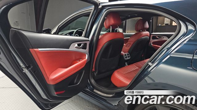 Genesis G70 Shooting Brake Gasoline 2.0T 2WD 2023 — фото 12