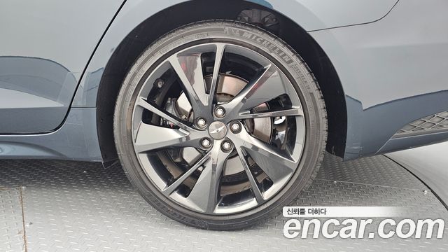Genesis G70 Shooting Brake Gasoline 2.0T 2WD 2023 — фото 21