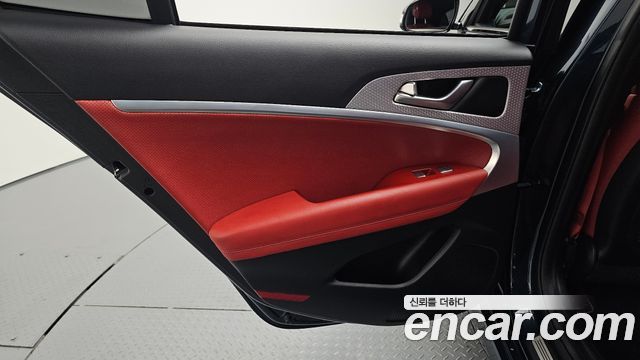 Genesis G70 Shooting Brake Gasoline 2.0T 2WD 2023 — фото 25