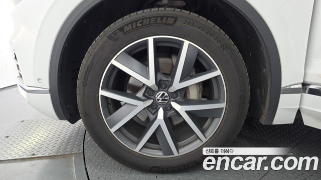 Volkswagen Touareg (III) 3.0 TDI Prestige 2021 — фото 5