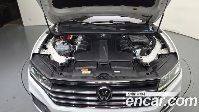 Volkswagen Touareg (III) 3.0 TDI Prestige 2021 — фото 6