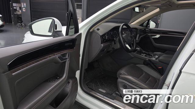 Volkswagen Touareg (III) 3.0 TDI Prestige 2021 — фото 10