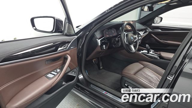 BMW 5 Series (G30) 530i xDrive M Sport Package 2023 — фото 10