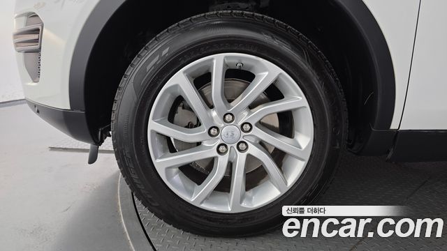 Land Rover Discovery Sport 2.0 TD4 SE 2017 — фото 5