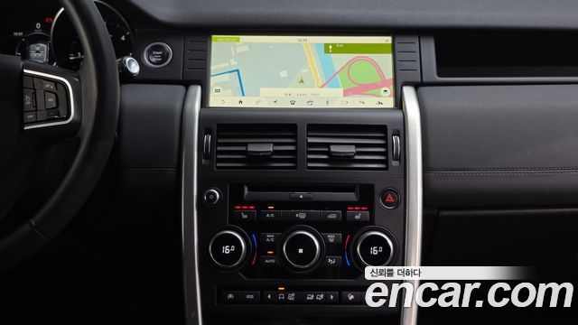 Land Rover Discovery Sport 2.0 TD4 SE 2017 — фото 18