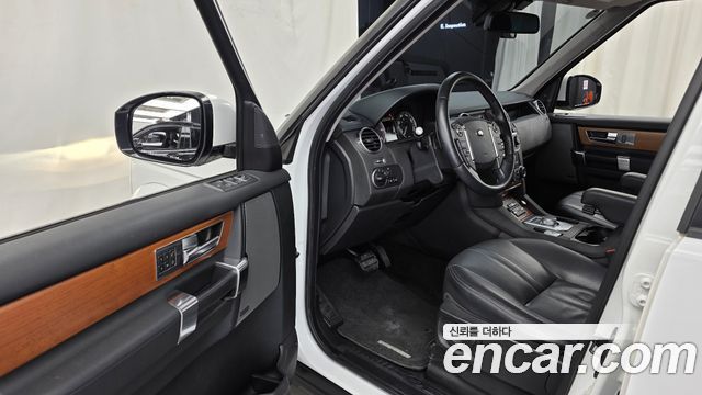 Land Rover Discovery 4 3.0 SDV6 SE 2014 — фото 10