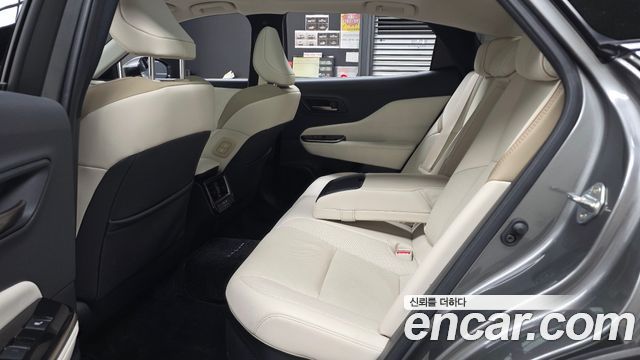 Toyota Crown Crossover 2.5 4WD Hybrid 2025 — фото 12