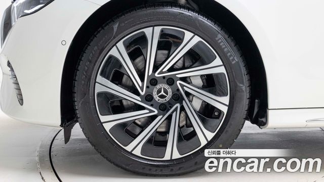 Mercedes-Benz E-Class (W214) E300 4MATIC Exclusive 2026 — фото 5
