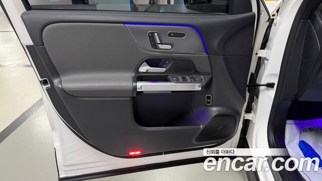 Mercedes-Benz EQB (X243) EQB300 4MATIC 2023 — фото 16