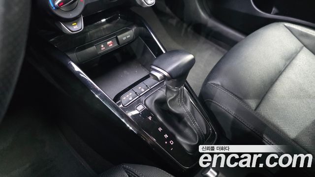 Kia Stonic 1.4 Deluxe 2019 — фото 9