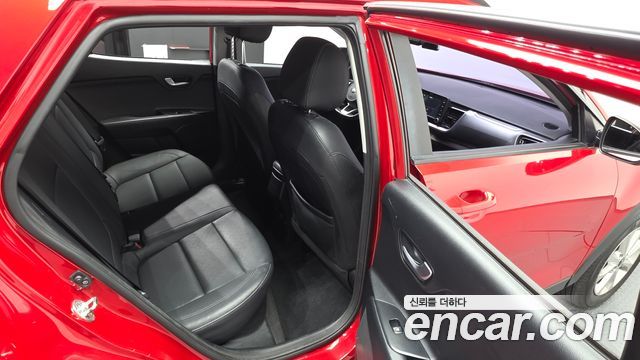Kia Stonic 1.4 Deluxe 2019 — фото 11