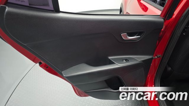 Kia Stonic 1.4 Deluxe 2019 — фото 25
