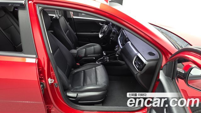 Kia Stonic 1.4 Deluxe 2019 — фото 26
