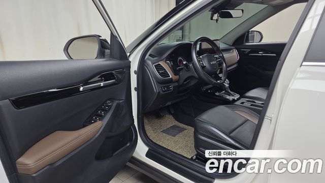 Kia Seltos Gasoline 1.6 Turbo 4WD Signature 2023 — фото 10