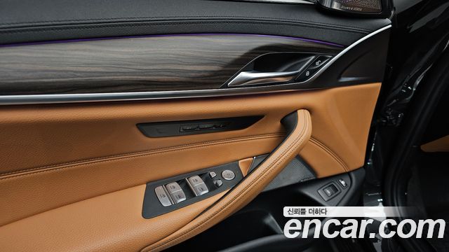 BMW 5 Series (G30) 530e M Sport 2020 — фото 41
