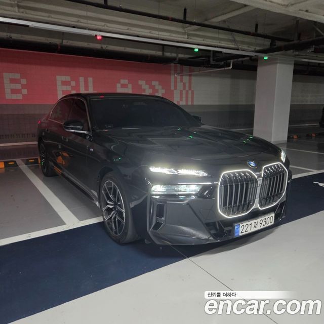BMW 7 Series (G70) 740i xDrive M Sport