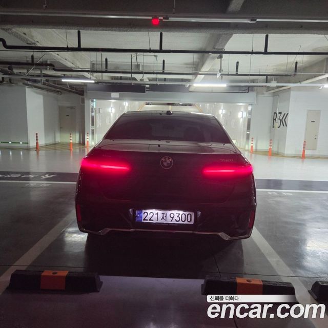 BMW 7 Series (G70) 740i xDrive M Sport 2024 — фото 4
