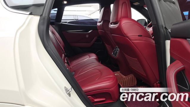 Maserati Levante 3.0 AWD GranSport 2018 — фото 12