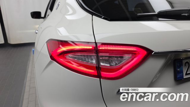 Maserati Levante 3.0 AWD GranSport 2018 — фото 23