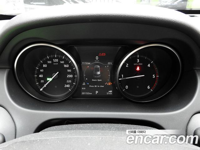 Land Rover Discovery Sport 2.0 TD4 HSE Luxury 2017 — фото 8