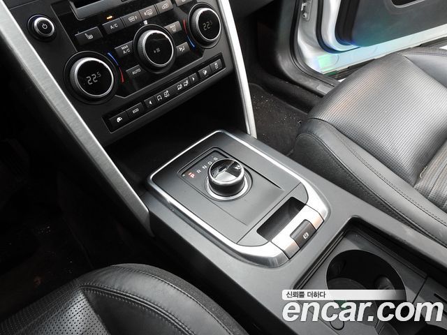 Land Rover Discovery Sport 2.0 TD4 HSE Luxury 2017 — фото 9
