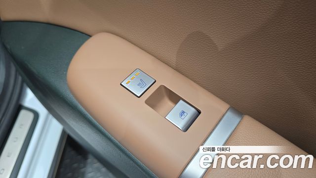 Hyundai Grandeur (GN7) 2,5 Gasoline 2WD Exclusive 2023 — фото 16