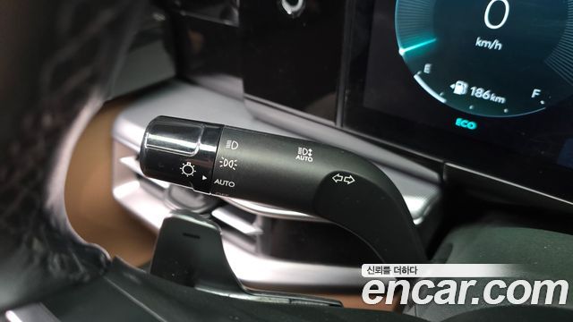 Hyundai Grandeur (GN7) 2,5 Gasoline 2WD Exclusive 2023 — фото 29