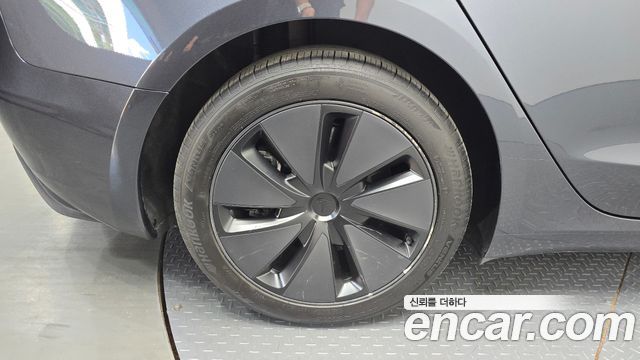 Tesla Model 3 RWD 2025 — фото 33