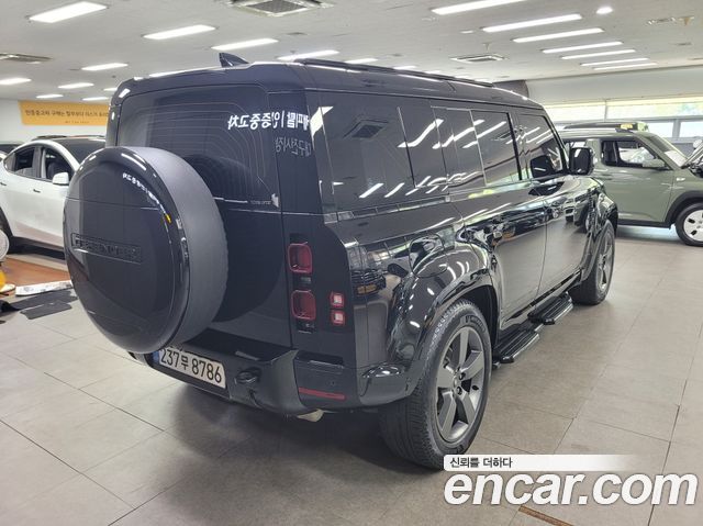 Land Rover Defender (L663) 110 P300 X-Dynamic SE 2025 — фото 2
