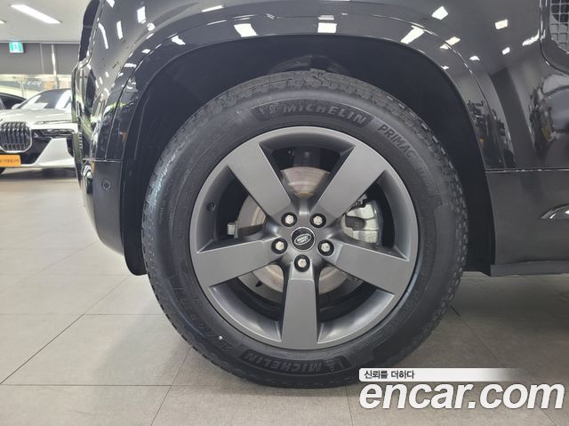 Land Rover Defender (L663) 110 P300 X-Dynamic SE 2025 — фото 24