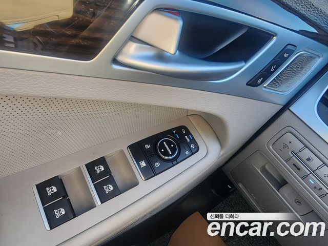 Genesis G80 3.3 GDI AWD Premium Luxury 2017 — фото 15