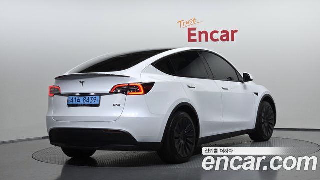 Tesla Model Y RWD 2024 — фото 2