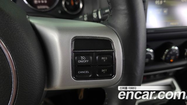 Jeep Compass 2.4 Limited 1st 2015 — фото 17