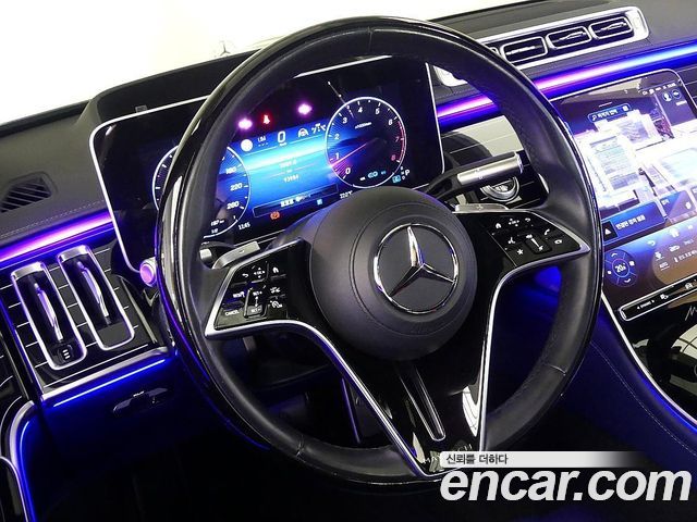 Mercedes-Benz S-Class (W223) Maybach S580 4MATIC Metropolitan Nightwalk 2022 — фото 15