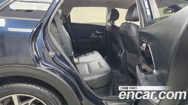 Kia Niro 1.6 HEV Noblesse Special 2020 — фото 11