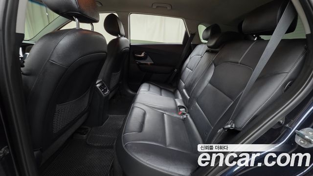 Kia Niro 1.6 HEV Noblesse Special 2020 — фото 12