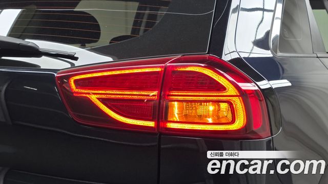 Kia Niro 1.6 HEV Noblesse Special 2020 — фото 23