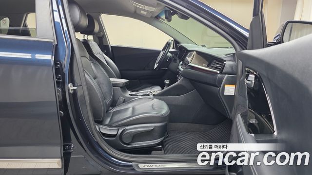 Kia Niro 1.6 HEV Noblesse Special 2020 — фото 26