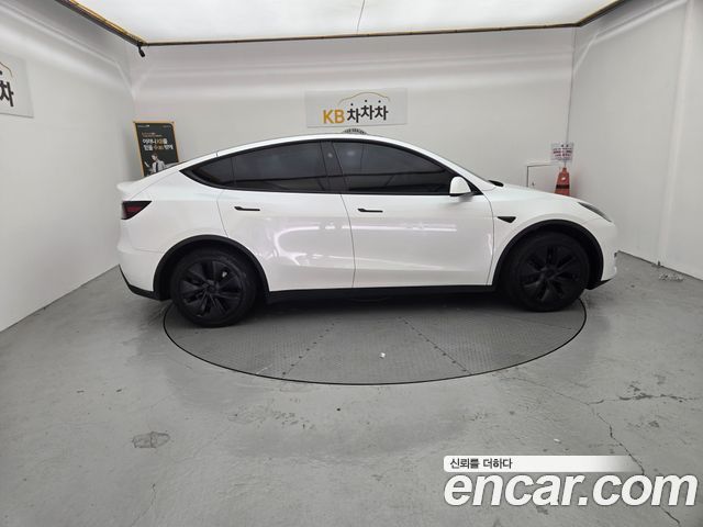 Tesla Model Y RWD 2024 — фото 3