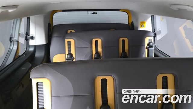 Hyundai Staria L3.5  Kinder Safety Car 13-Seater 2023 — фото 13