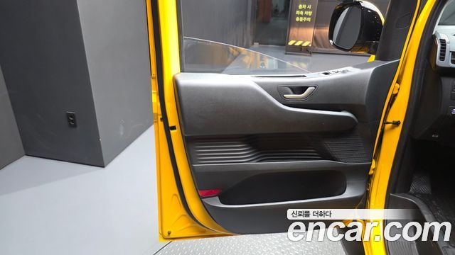 Hyundai Staria L3.5  Kinder Safety Car 13-Seater 2023 — фото 24