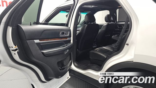 Ford Explorer 2.3 Limited 4WD 5th 2017 — фото 12
