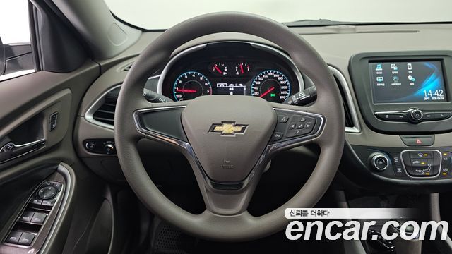 Chevrolet Malibu 1.5 Turbo LS Deluxe 2017 — фото 17