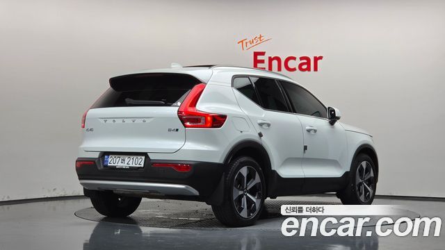 Volvo XC40 B4 Ultimate Bright 2023 — фото 2
