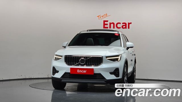 Volvo XC40 B4 Ultimate Bright 2023 — фото 3