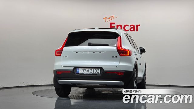Volvo XC40 B4 Ultimate Bright 2023 — фото 4