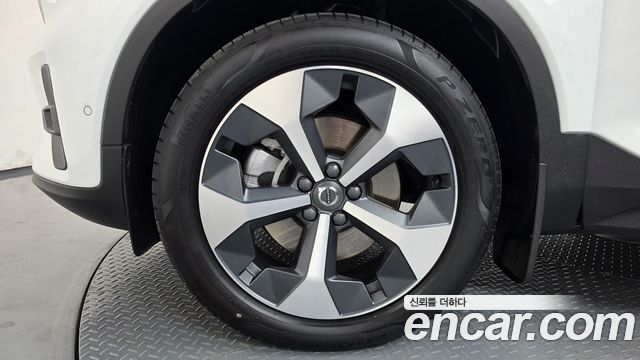 Volvo XC40 B4 Ultimate Bright 2023 — фото 5