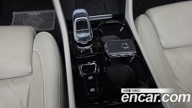 Volvo XC40 B4 Ultimate Bright 2023 — фото 9