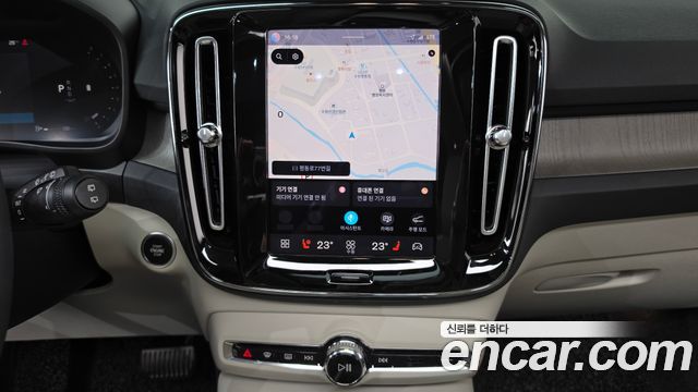 Volvo XC40 B4 Ultimate Bright 2023 — фото 19