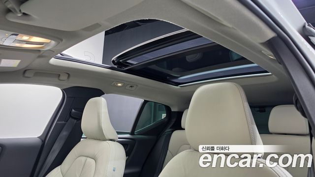 Volvo XC40 B4 Ultimate Bright 2023 — фото 23